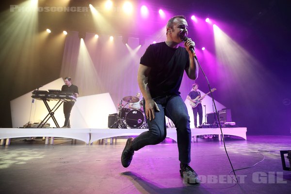 FUTURE ISLANDS - 2022-11-07 - PARIS - Olympia - 